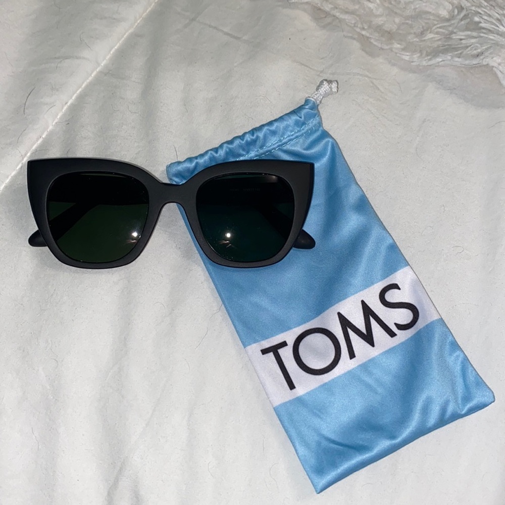 Tom’s sunglasses